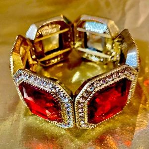 Red quality Crystal Bracelet stretch! Beautiful brilliant  rhinestones